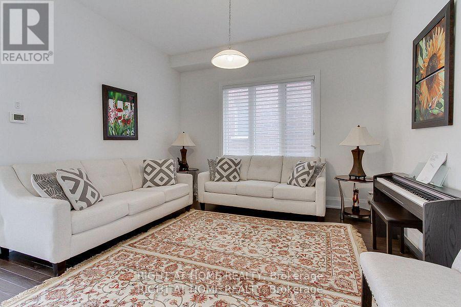 9 Backhouse Drive, Richmond Hill, Ontario  L4E 1M8 - Photo 8 - N12748742