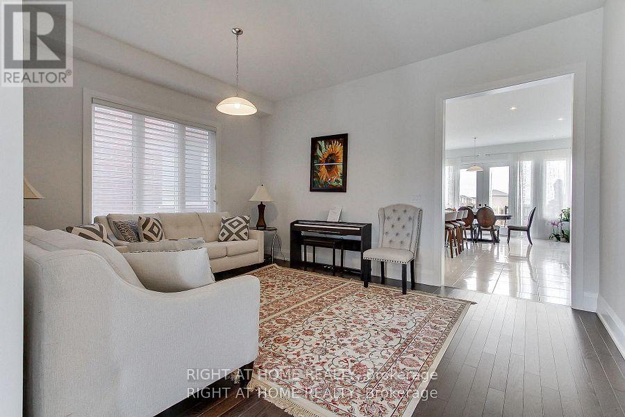 9 Backhouse Drive, Richmond Hill, Ontario  L4E 1M8 - Photo 9 - N12748742