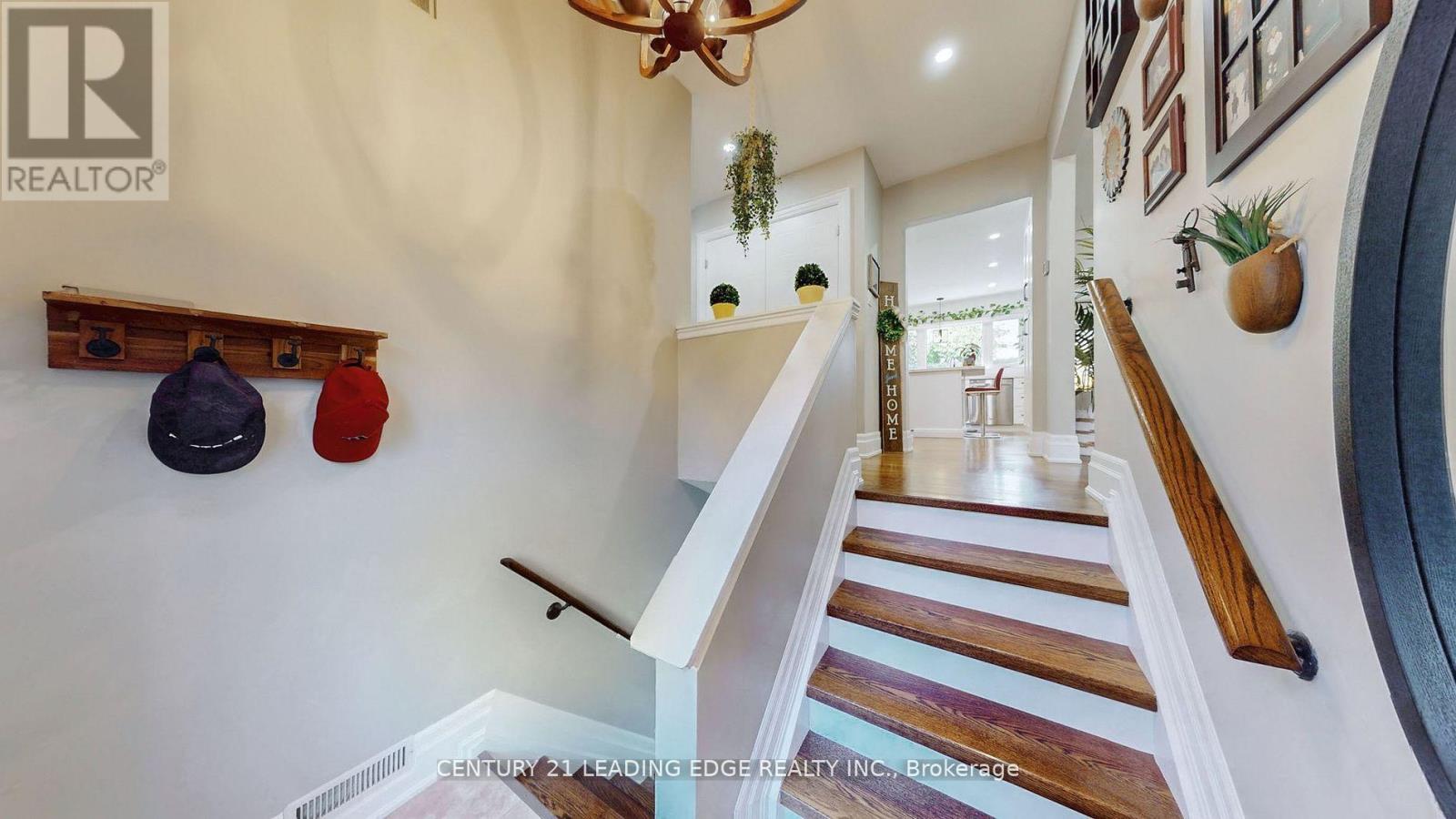 28 Stonehill Boulevard, East Gwillimbury, Ontario  L9N 1E3 - Photo 6 - N12748750