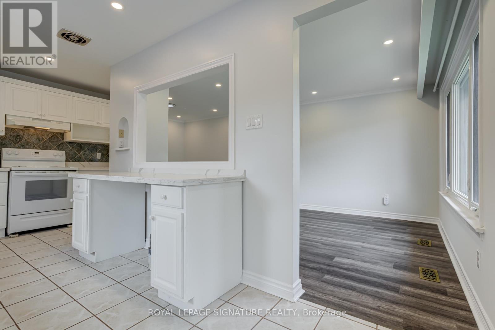 Main - 144 Willow Lane, Newmarket, Ontario  L3Y 4J3 - Photo 3 - N12748766