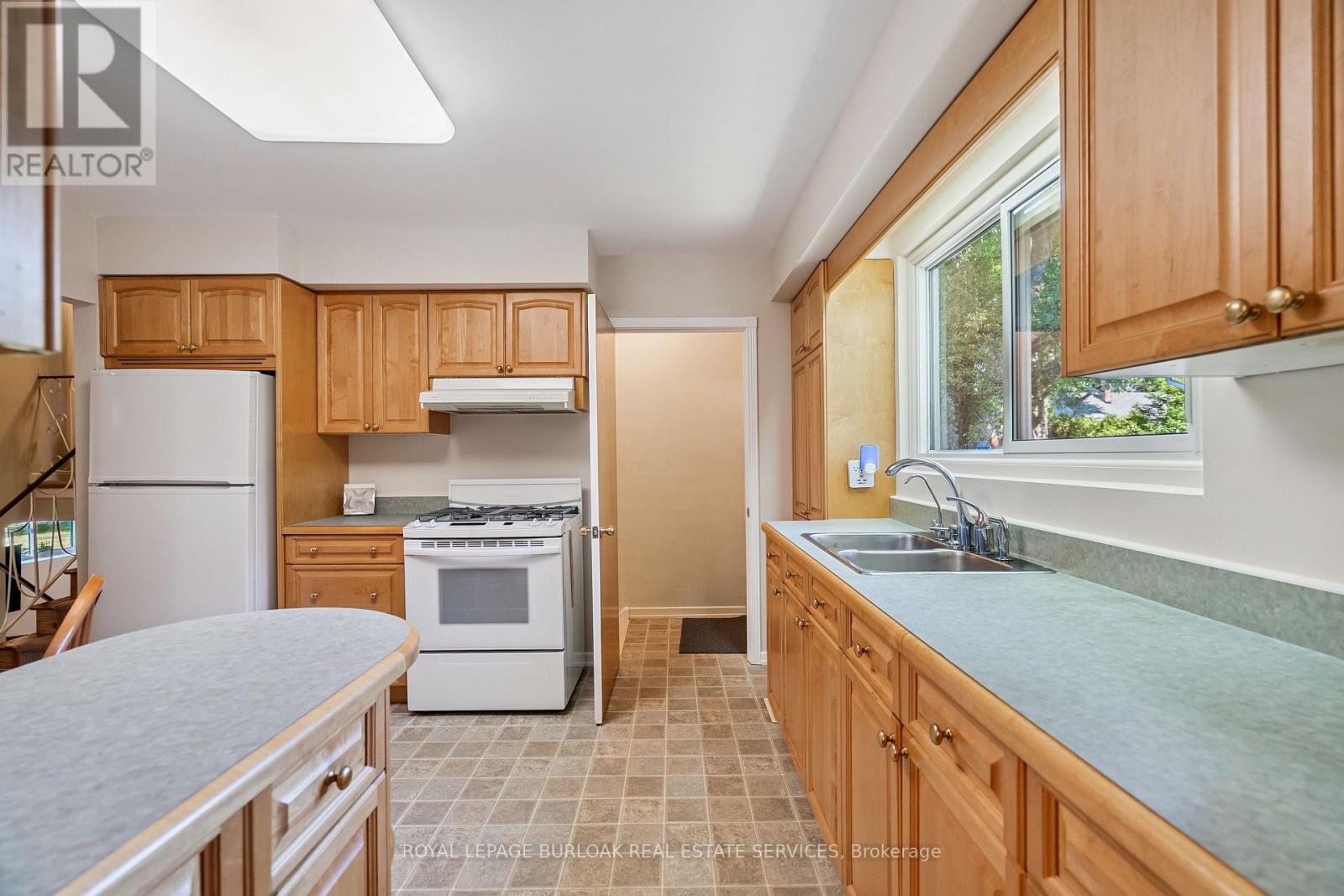 871 Francis Road, Burlington, Ontario  L7T 3Y1 - Photo 10 - W12748648