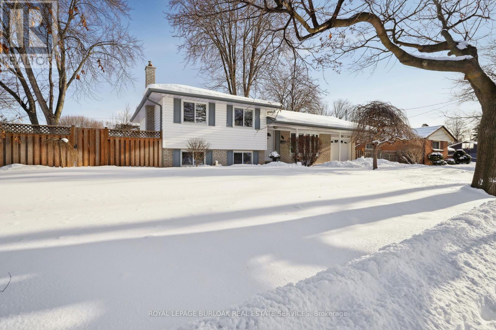 871 Francis Road, Burlington, Ontario  L7T 3Y1 - Photo 2 - W12748648