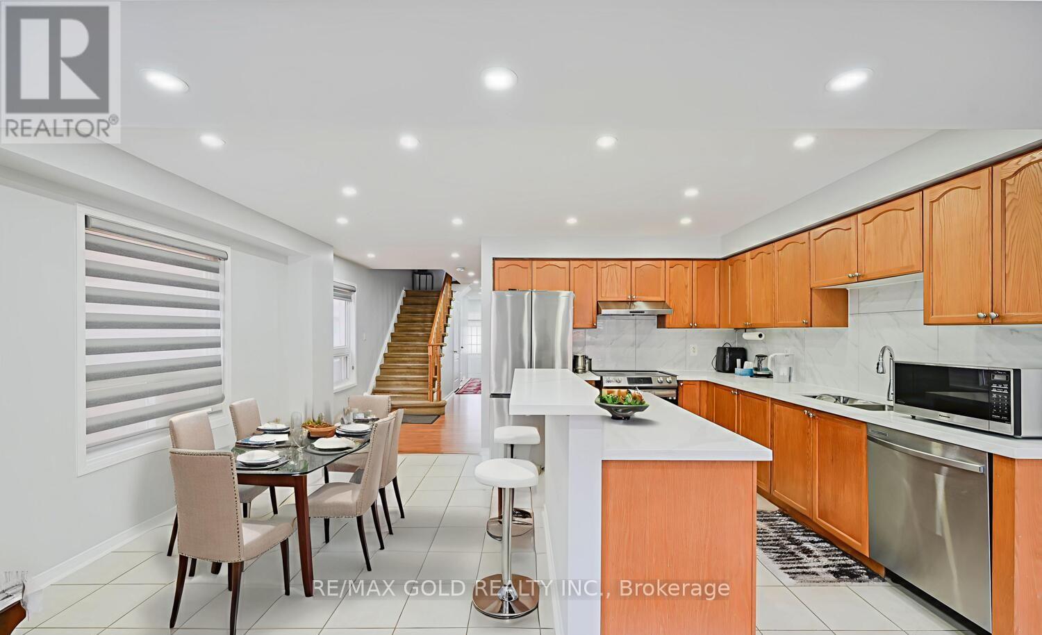 12 Rockrose Drive, Brampton, Ontario  L6R 2Z6 - Photo 10 - W12748658