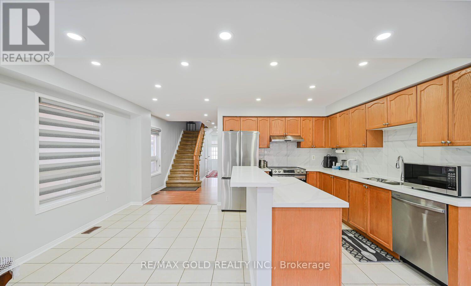 12 Rockrose Drive, Brampton, Ontario  L6R 2Z6 - Photo 11 - W12748658