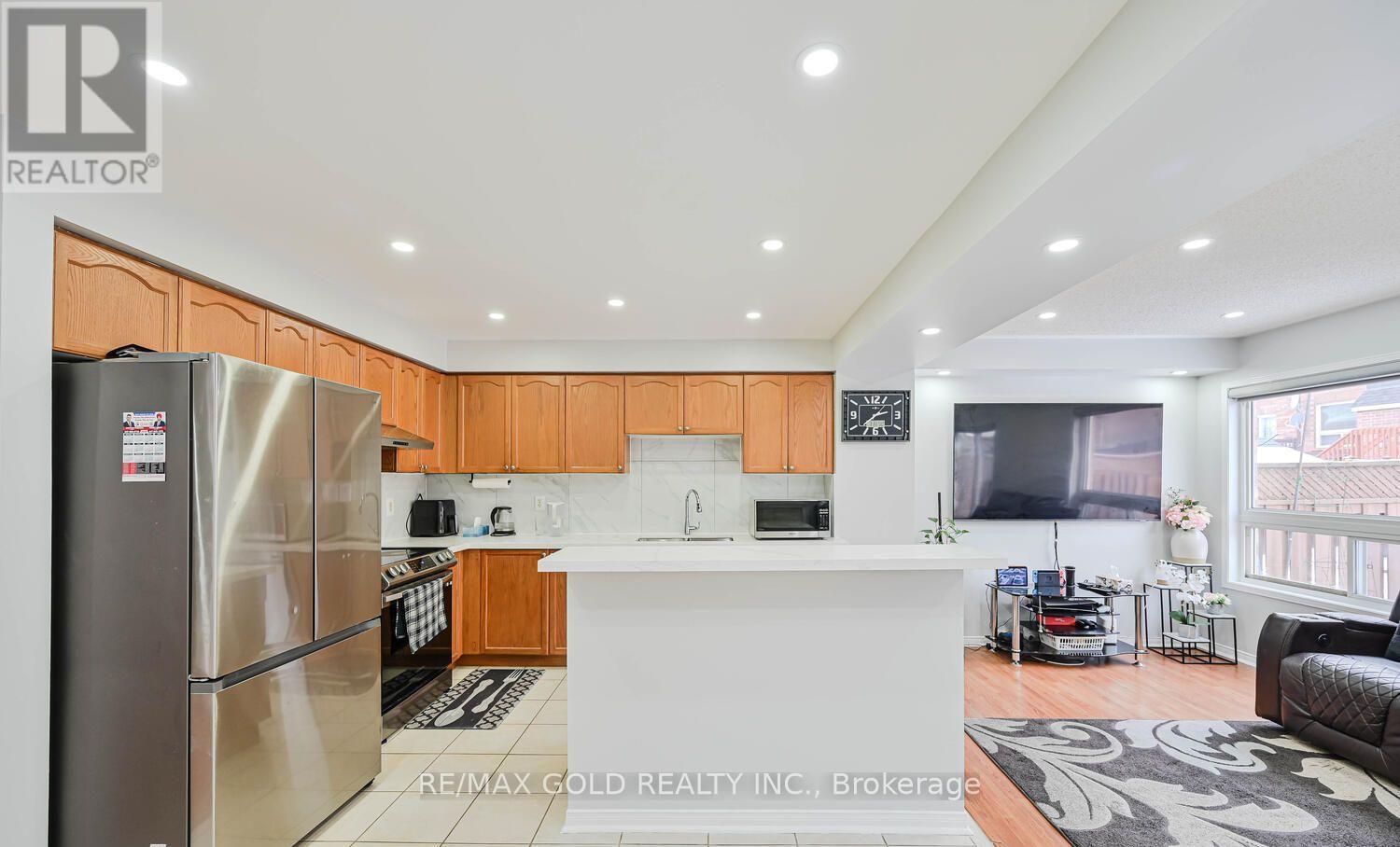 12 Rockrose Drive, Brampton, Ontario  L6R 2Z6 - Photo 13 - W12748658