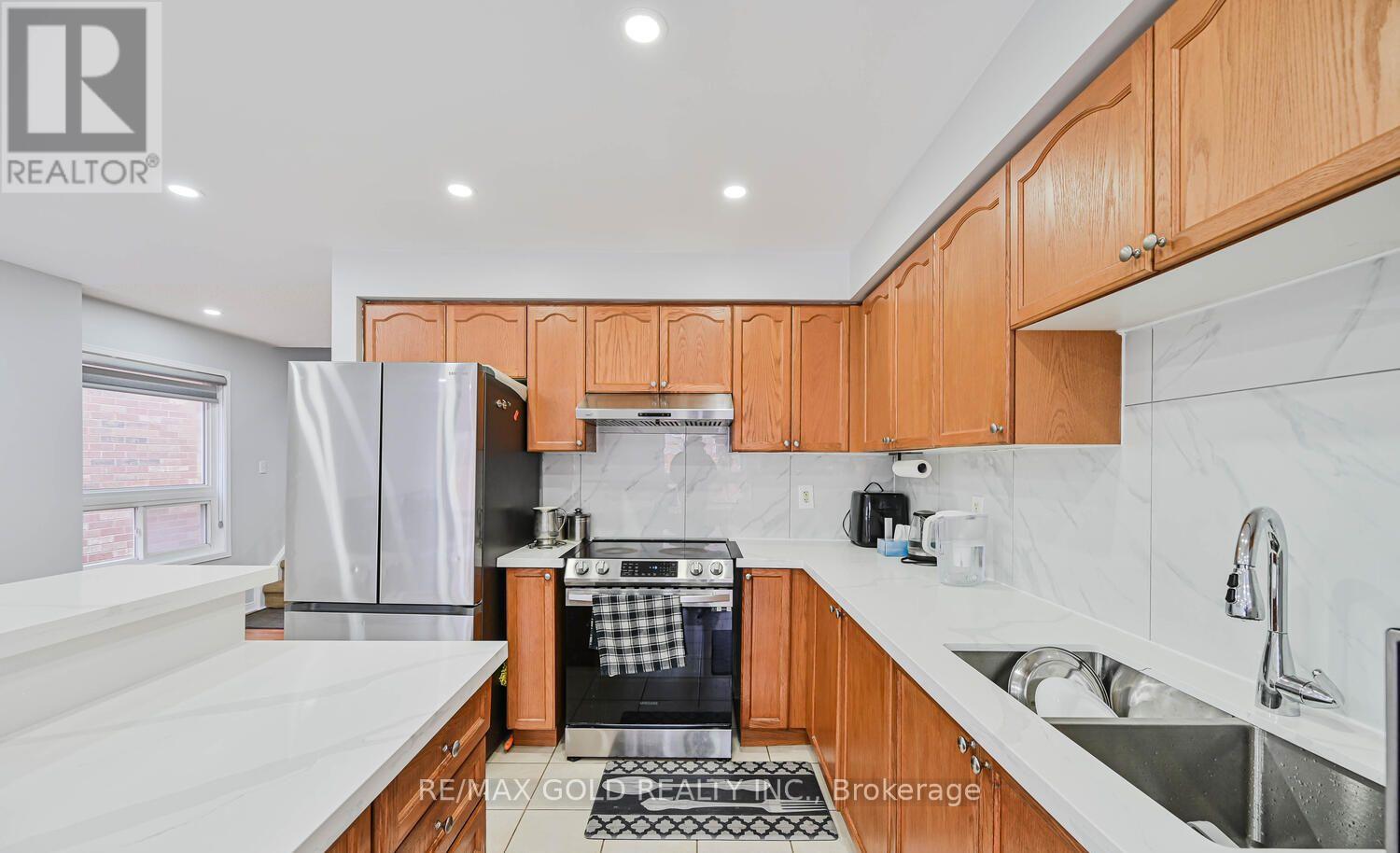 12 Rockrose Drive, Brampton, Ontario  L6R 2Z6 - Photo 15 - W12748658