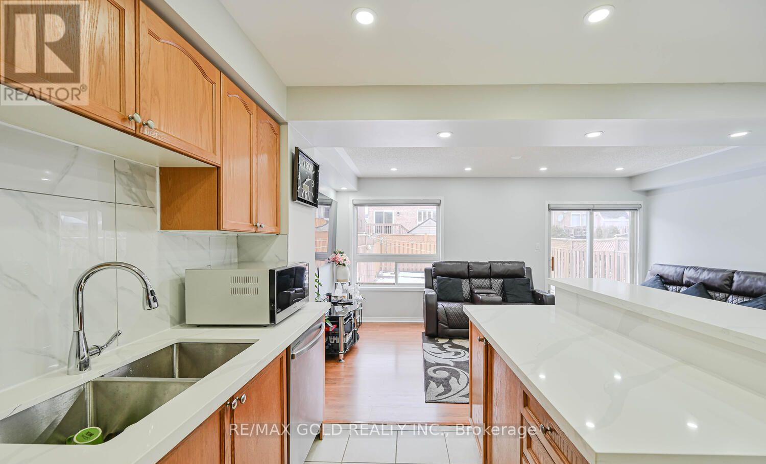 12 Rockrose Drive, Brampton, Ontario  L6R 2Z6 - Photo 16 - W12748658