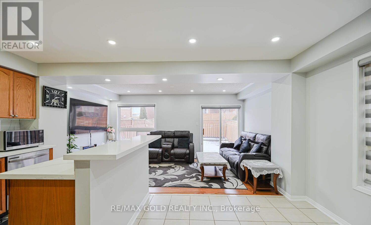 12 Rockrose Drive, Brampton, Ontario  L6R 2Z6 - Photo 17 - W12748658