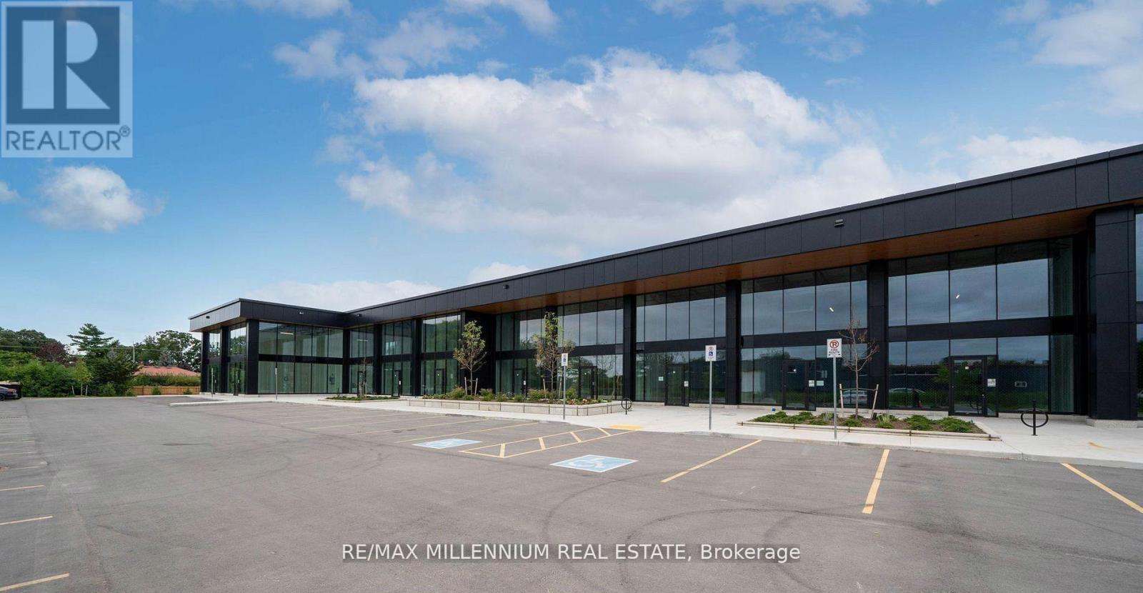 14 - 530 Speers Road, Oakville, Ontario  L6K 2G3 - Photo 2 - W12748682