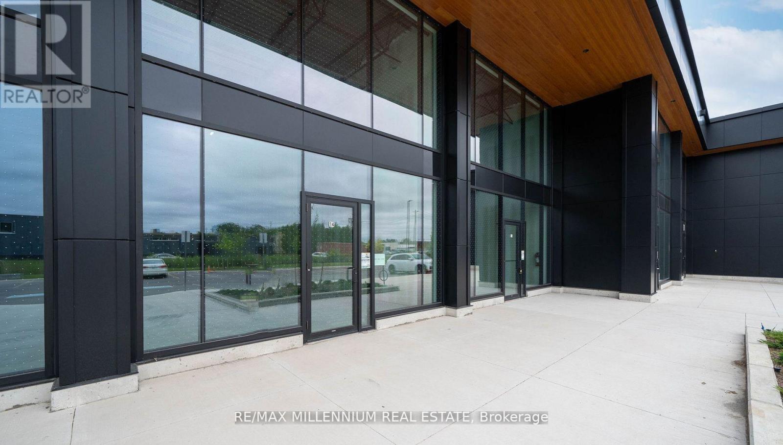 14 - 530 Speers Road, Oakville, Ontario  L6K 2G3 - Photo 3 - W12748682