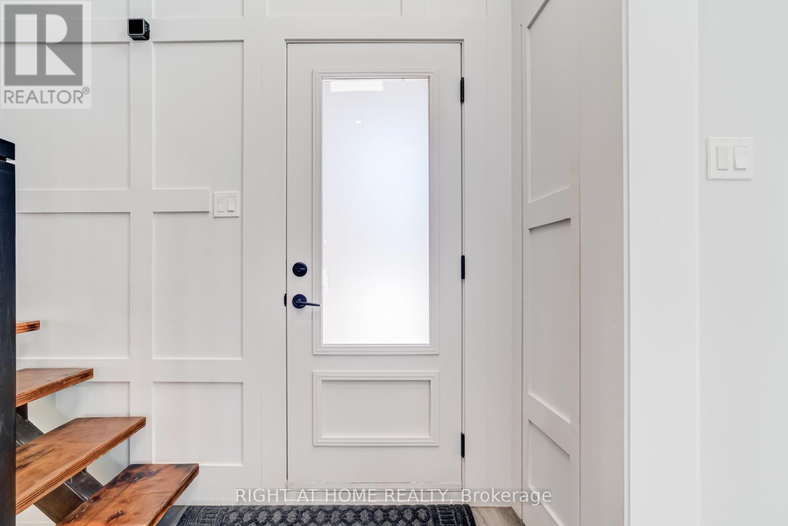 4212 Credit Pointe Drive, Mississauga, Ontario  L5M 3K2 - Photo 3 - W12748692