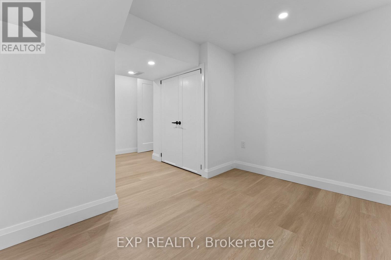 686 Wickens Avenue, Burlington (Lasalle), Ontario  L7T 3T2 - Photo 39 - W12748722