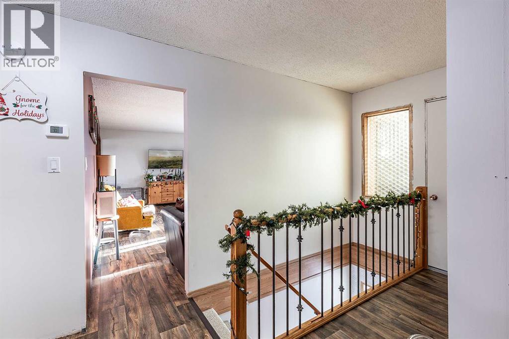 446 4 Street Nw, Medicine Hat, Alberta  T1A 6N1 - Photo 4 - A2274172