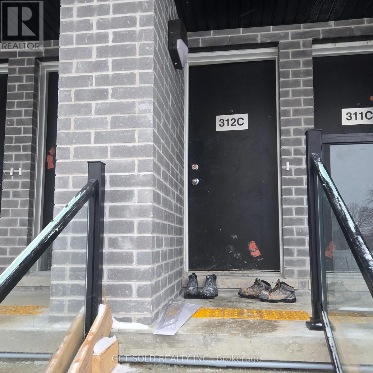 312c - 16 Melbourne Avenue, St. Catharines (E. Chester), Ontario  L2P 3J8 - Photo 2 - X12748674