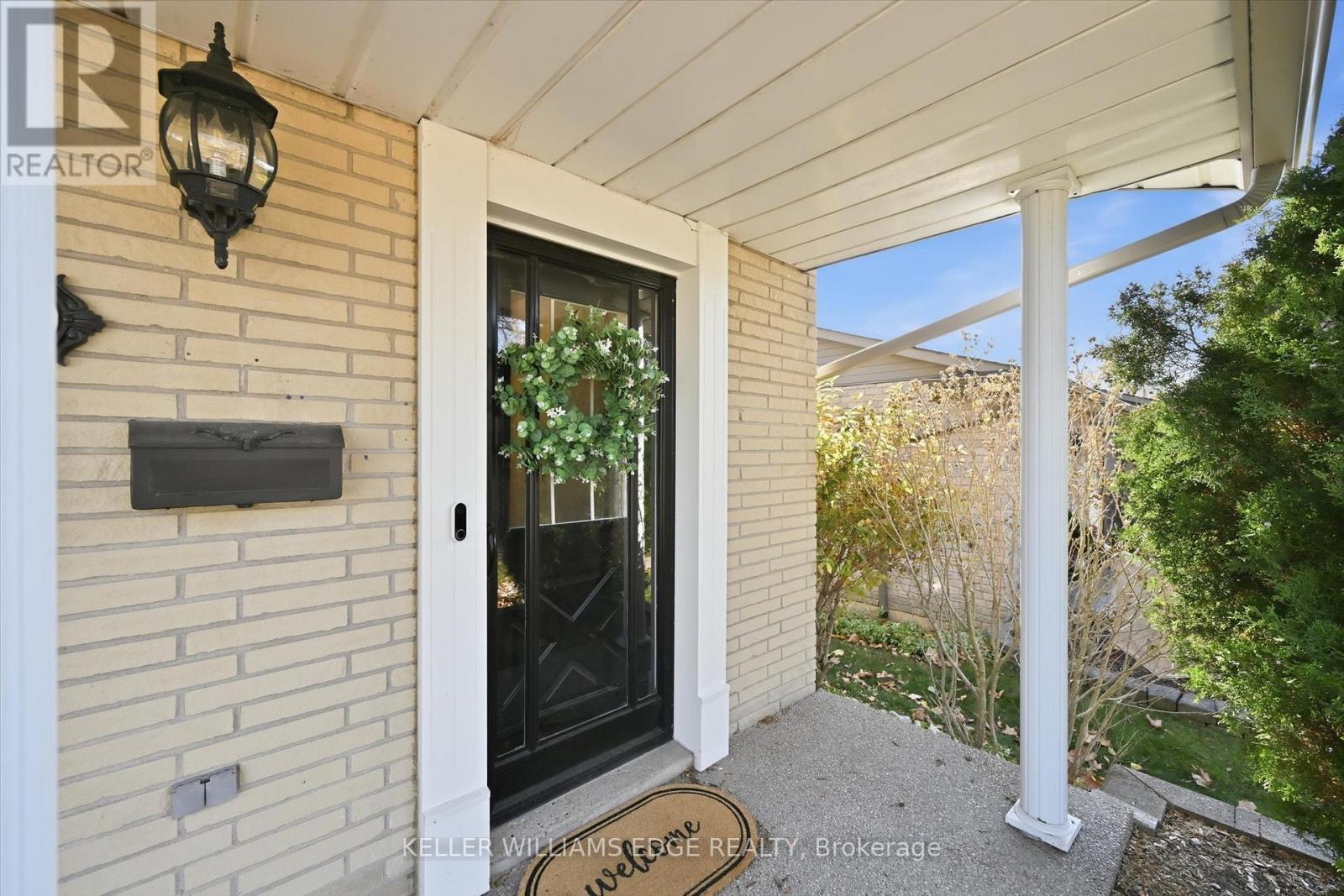 123 Athenia Drive, Hamilton (Stoney Creek Mountain), Ontario  L9J 1T5 - Photo 4 - X12748702