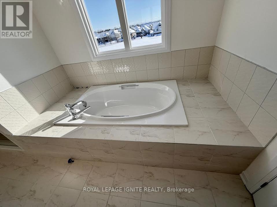 28 Royal Oak Crescent, Loyalist, Ontario  K0H 1G0 - Photo 14 - X12748762