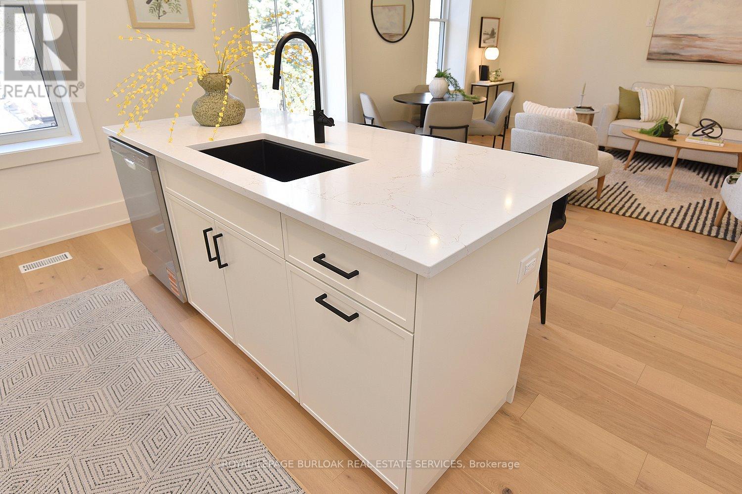 201 - 284 Wilson Street E, Hamilton, Ontario  L9G 2B9 - Photo 12 - X12748776