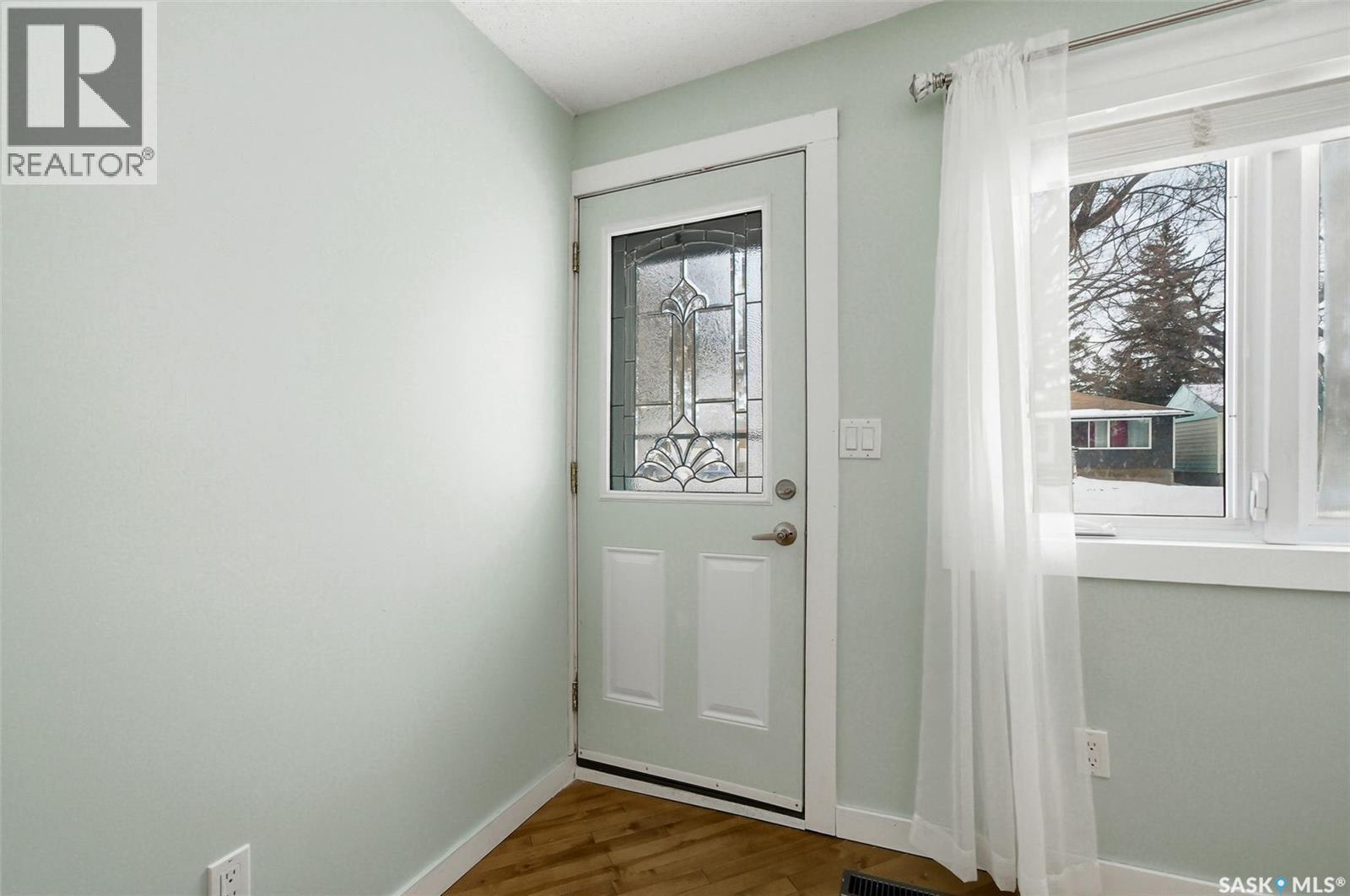 336 Smith Street, Regina, Saskatchewan  S4R 2K9 - Photo 3 - SK027767