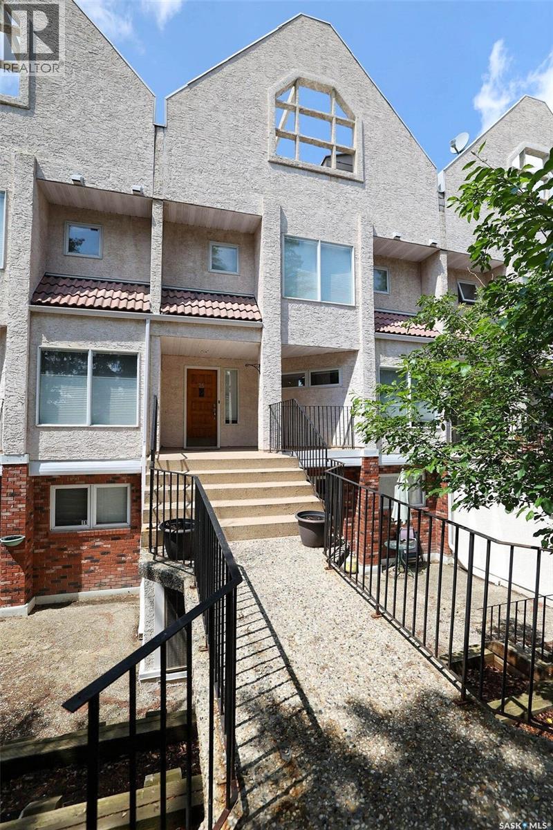 25 2338 Assiniboine AVENUE E, Regina, Saskatchewan