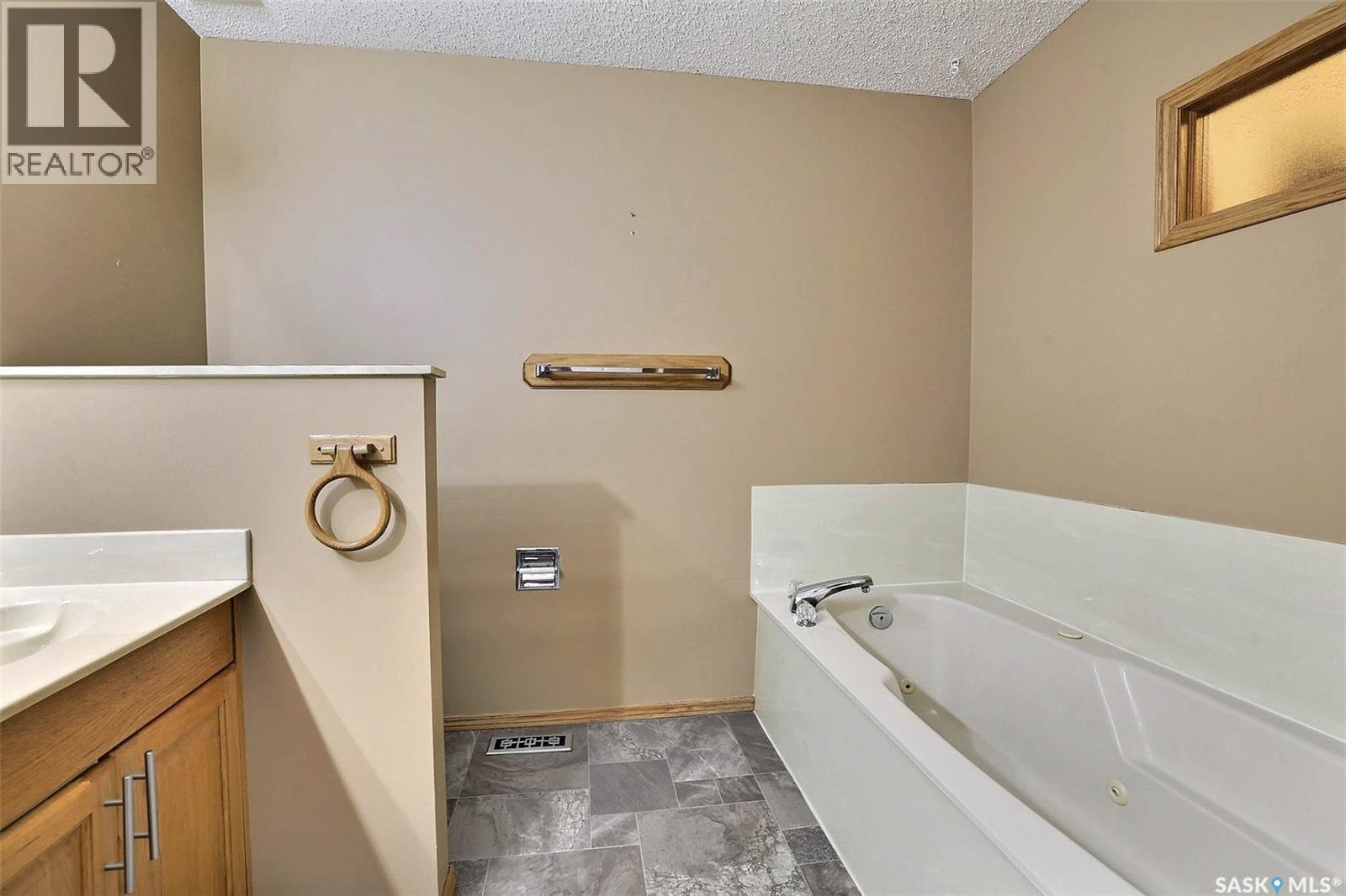 25 2338 Assiniboine Avenue E, Regina, Saskatchewan  S4V 2G2 - Photo 29 - SK027685