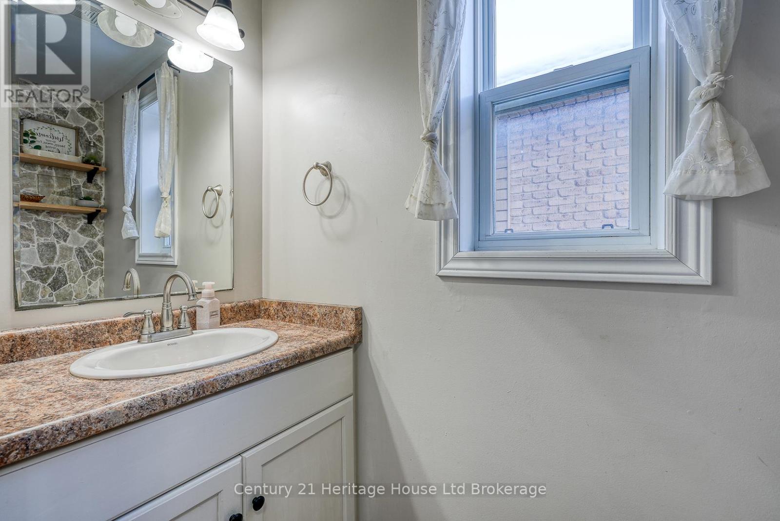 18 Potters Way, Woodstock, Ontario N4S 8Z5 - Photo 7 - X12748872