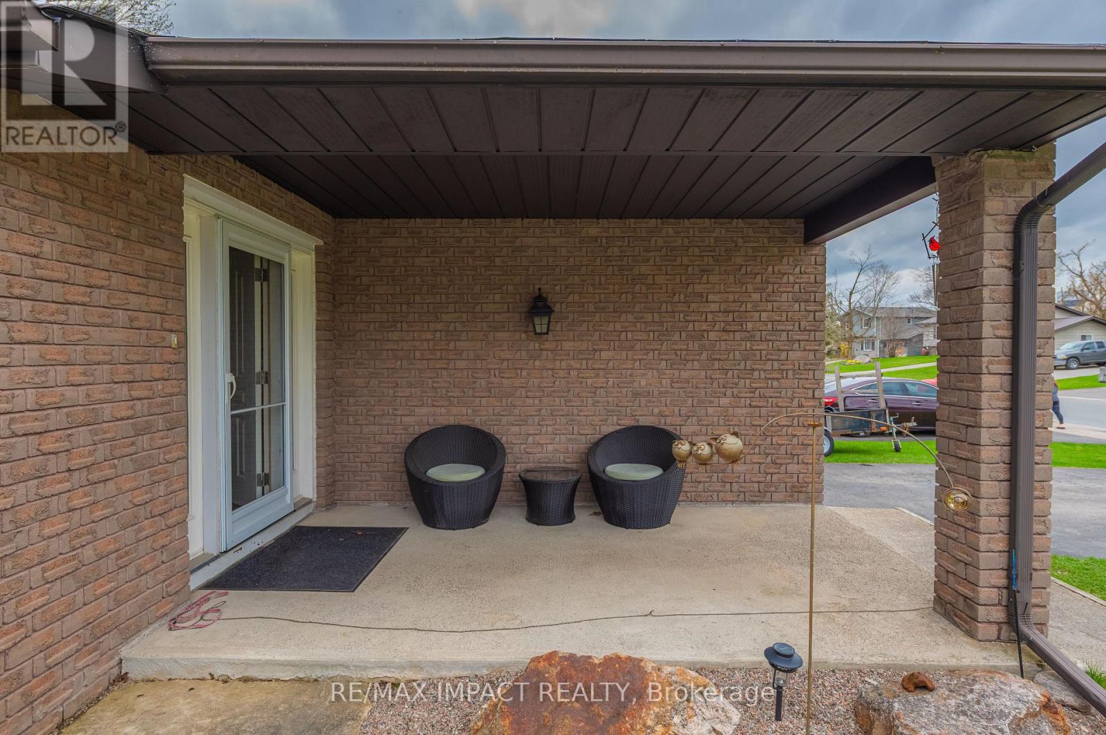 10 Cedartree Lane, Kawartha Lakes, Ontario  K0M 1A0 - Photo 3 - X12341493