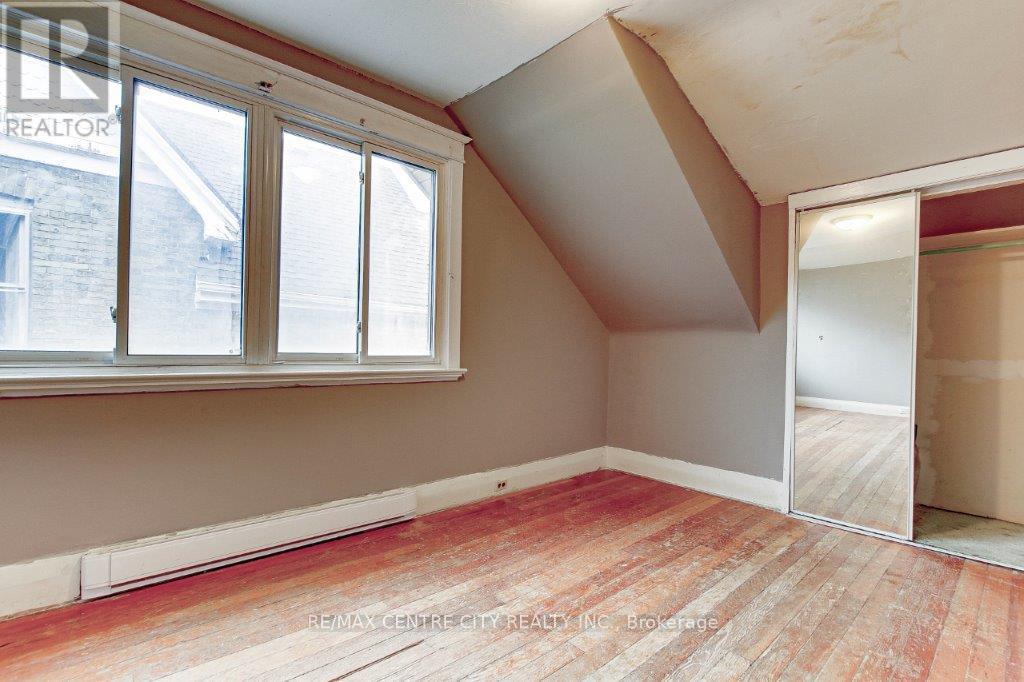 781 Dufferin Avenue, London East, Ontario  N5W 3J9 - Photo 3 - X12517936