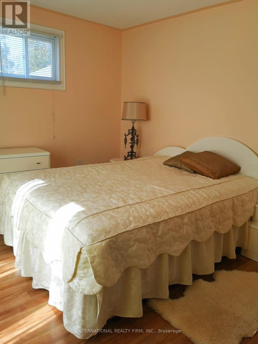 1027 Ferrier Avenue, Innisfil, Ontario  L0L 1W0 - Photo 6 - N12711556