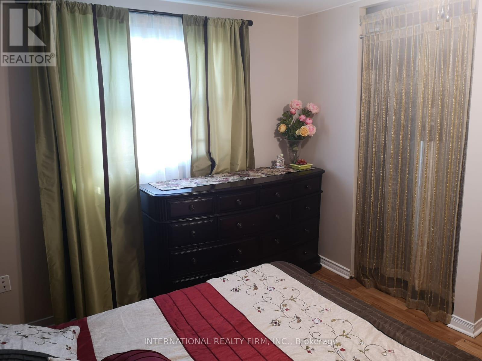 1027 Ferrier Avenue, Innisfil, Ontario  L0L 1W0 - Photo 5 - N12711556