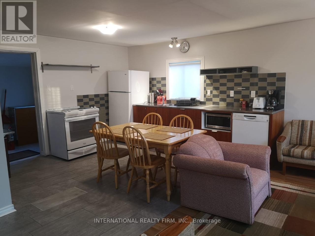 1027 Ferrier Avenue, Innisfil, Ontario  L0L 1W0 - Photo 2 - N12711556