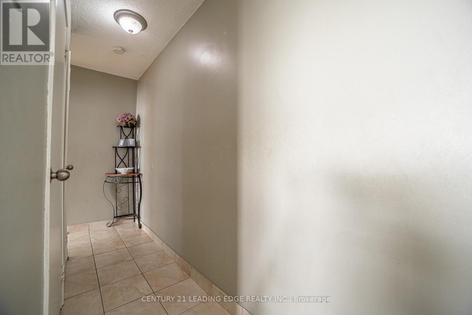 402 - 80 Grandravine Drive, Toronto, Ontario  M3J 1B2 - Photo 10 - W12748628