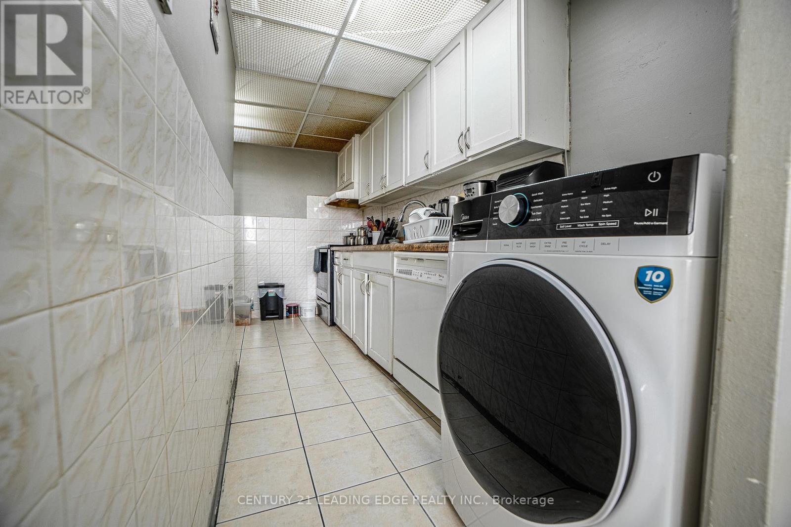 402 - 80 Grandravine Drive, Toronto, Ontario  M3J 1B2 - Photo 9 - W12748628