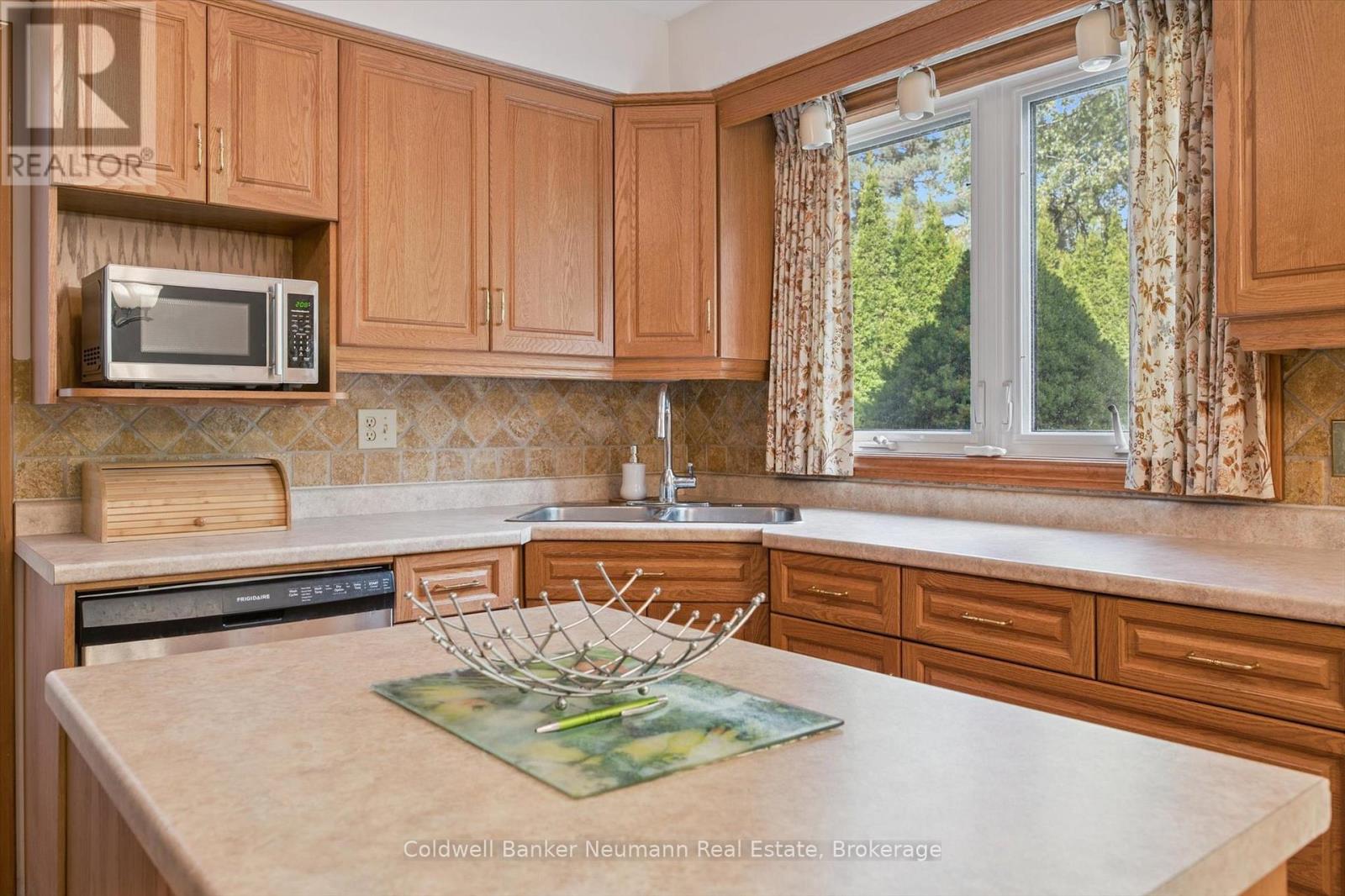 10 Carmine Place, Guelph, Ontario  N1E 3V1 - Photo 17 - X12748830