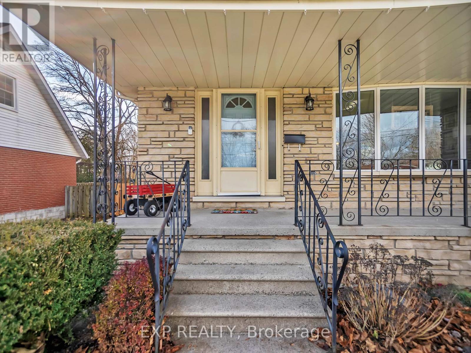 16 Applewood Drive, Belleville (Belleville Ward), Ontario  K8P 4E2 - Photo 7 - X12748850