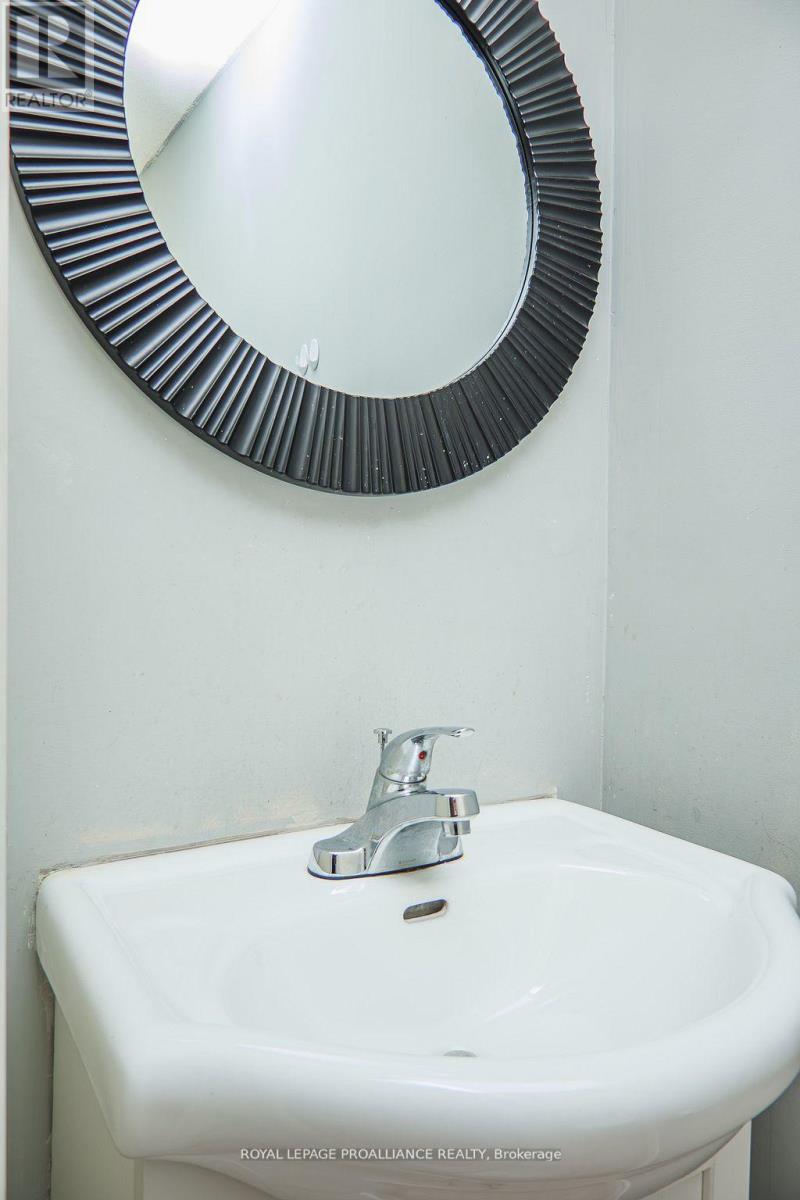 207d North Park Street, Belleville (Belleville Ward), Ontario  K8P 4T9 - Photo 15 - X12749146