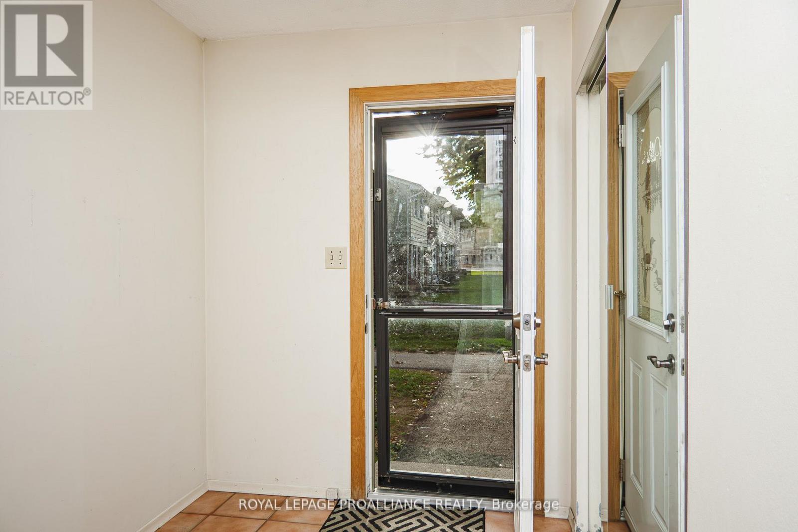 207d North Park Street, Belleville (Belleville Ward), Ontario  K8P 4T9 - Photo 7 - X12749146