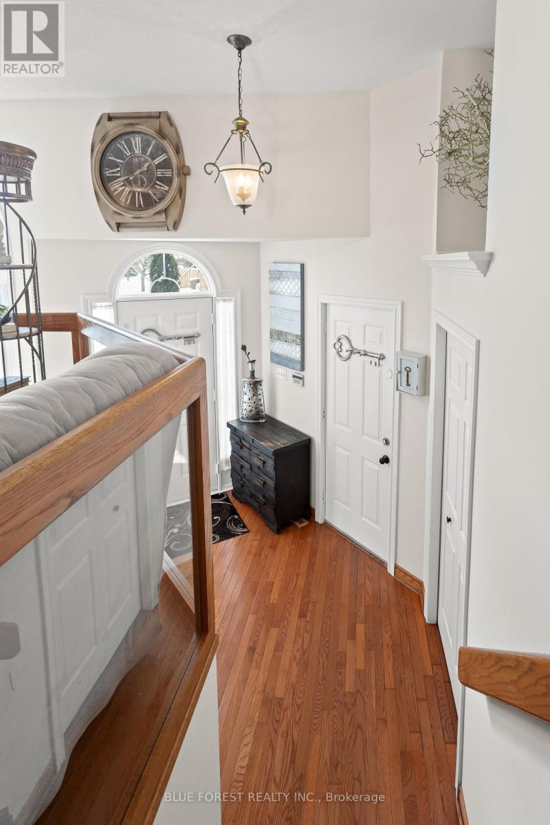 632 Thornwood Drive, London North, Ontario  N6H 5J6 - Photo 6 - X12748882