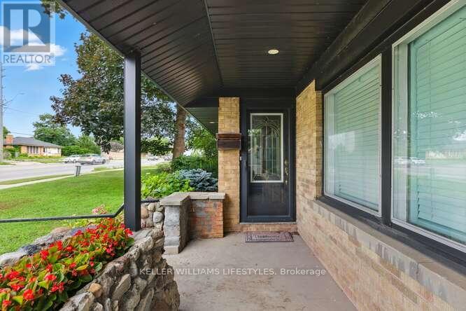 577 Wonderland Road N, London North, Ontario  N6H 3E2 - Photo 3 - X12748918