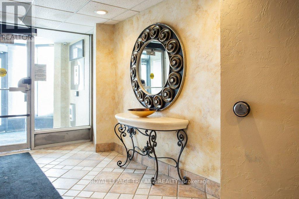 1002 - 55 Green Valley Drive, Kitchener, Ontario  N2P 1Z6 - Photo 3 - X12748952