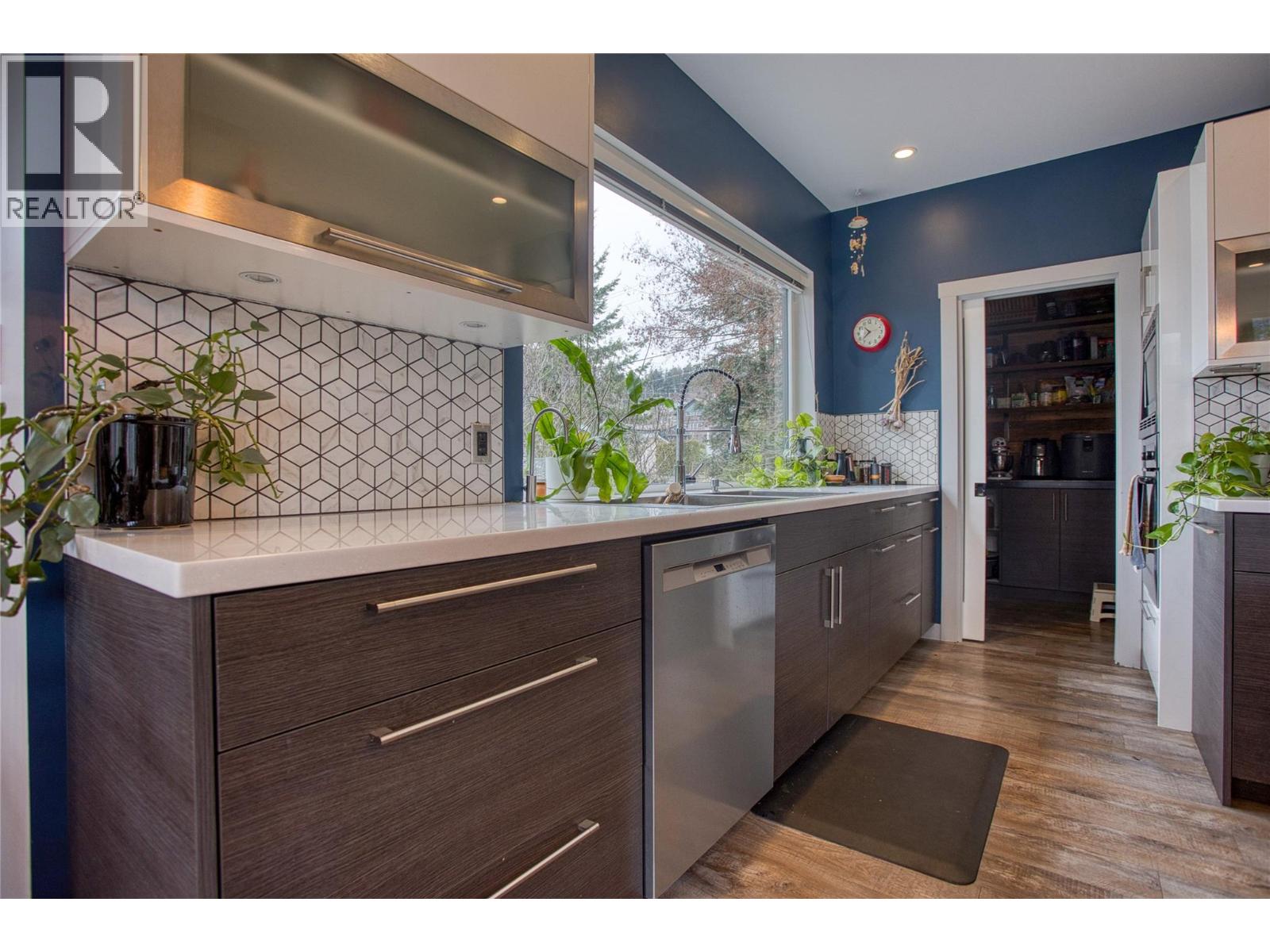 610 Wasson Street, Nelson, British Columbia V1L 3G7 - Photo 9 - 10372071