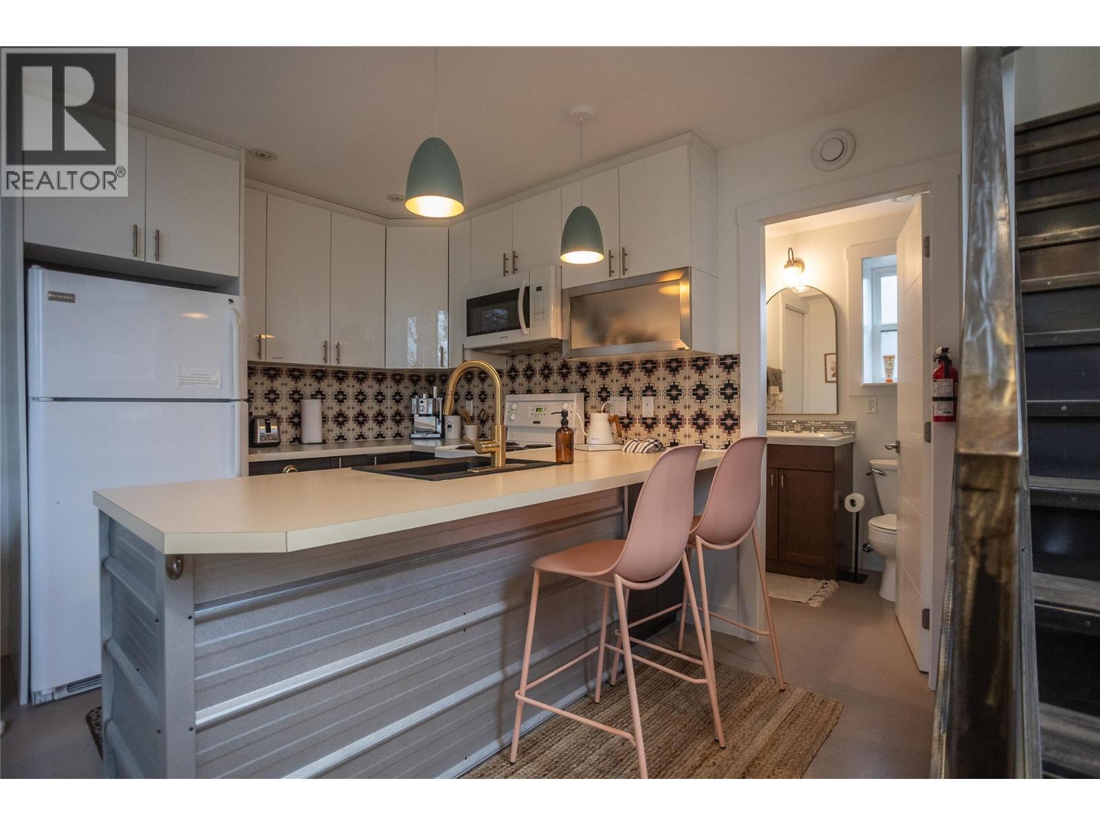 610 Wasson Street, Nelson, British Columbia V1L 3G7 - Photo 65 - 10372071