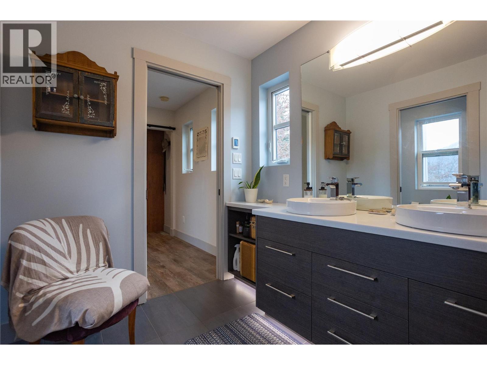 610 Wasson Street, Nelson, British Columbia V1L 3G7 - Photo 32 - 10372071