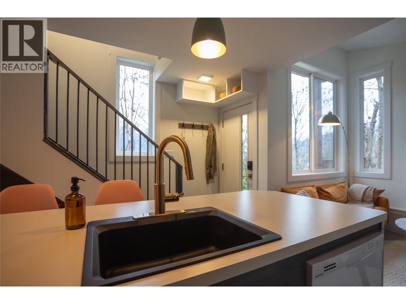 610 Wasson Street, Nelson, British Columbia V1L 3G7 - Photo 72 - 10372071