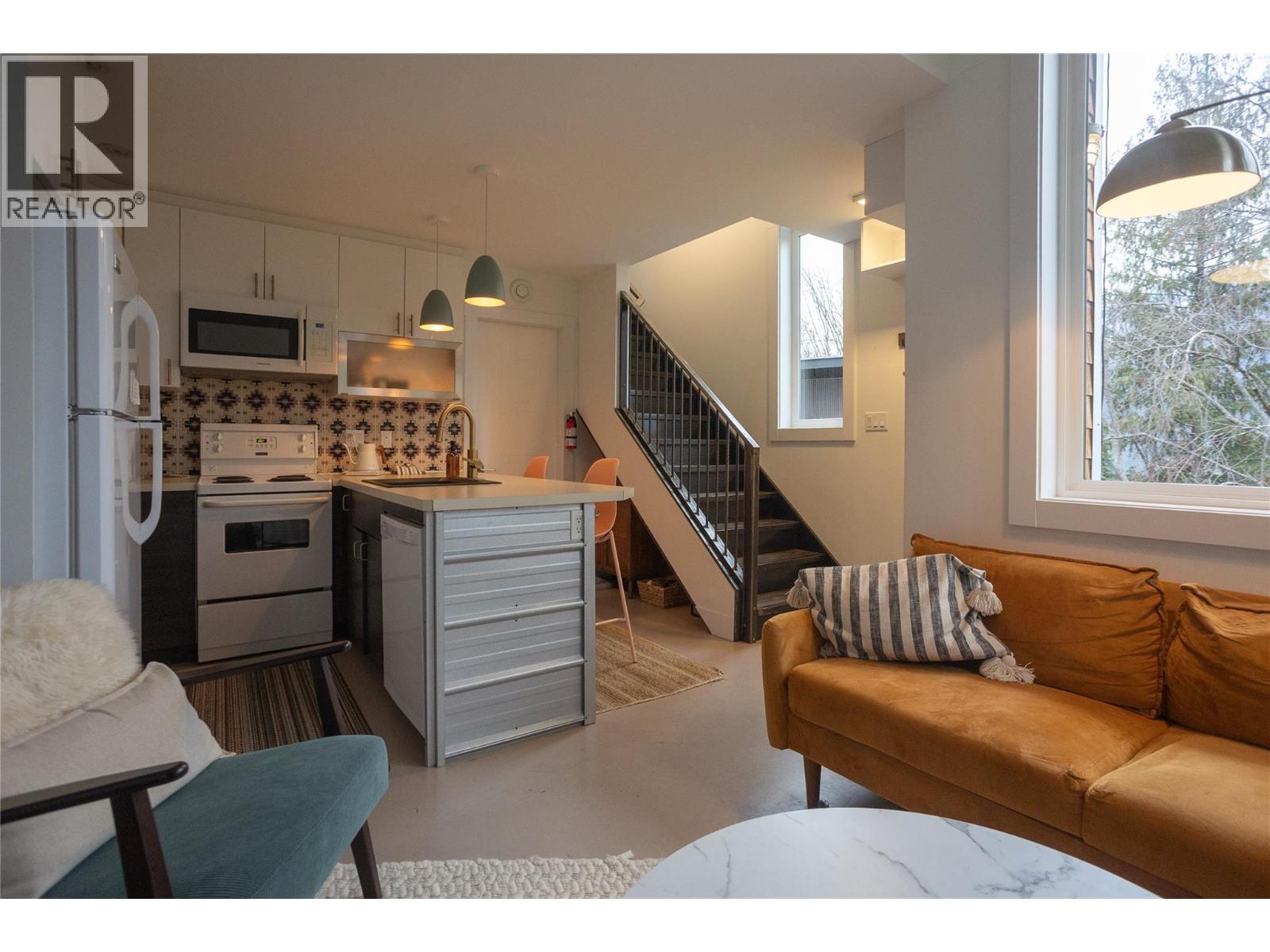 610 Wasson Street, Nelson, British Columbia V1L 3G7 - Photo 70 - 10372071