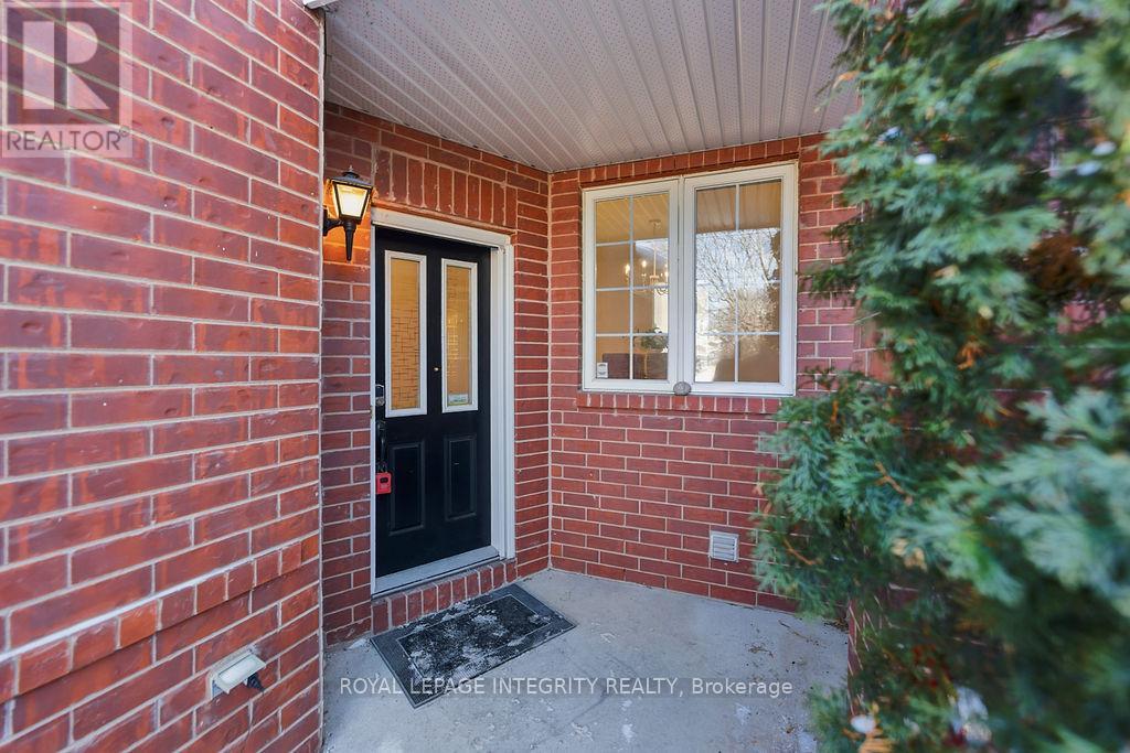 32 Central Park Drive, Ottawa, Ontario  K2C 4A3 - Photo 3 - X12749002