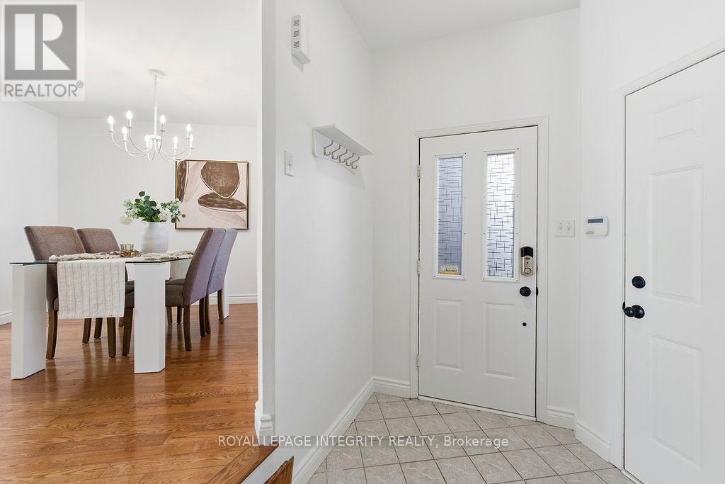 32 Central Park Drive, Ottawa, Ontario  K2C 4A3 - Photo 4 - X12749002