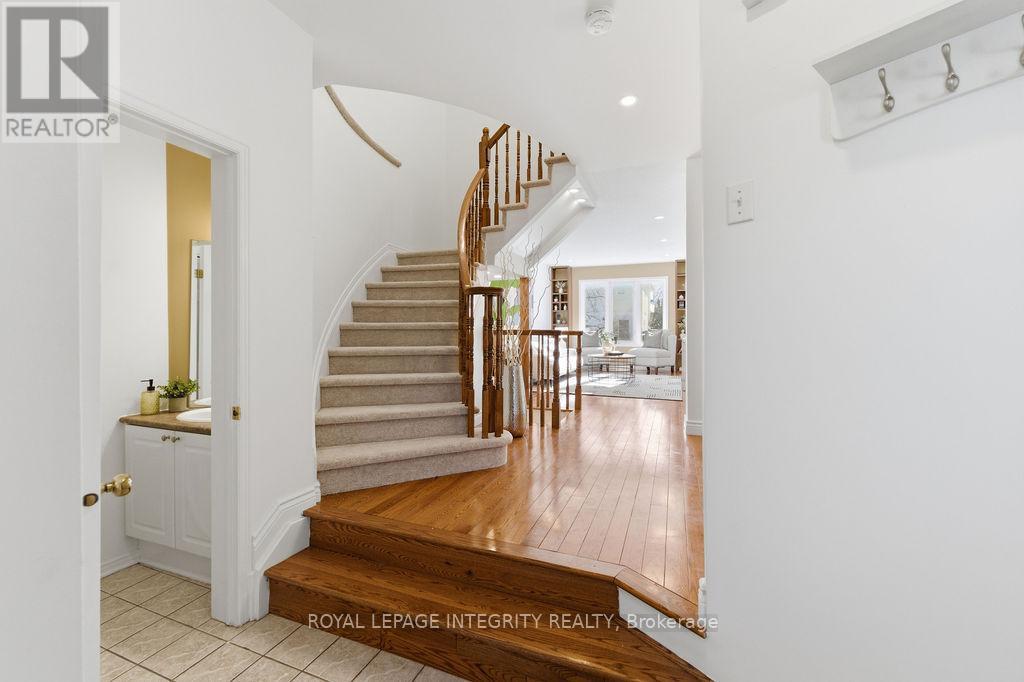 32 Central Park Drive, Ottawa, Ontario  K2C 4A3 - Photo 5 - X12749002