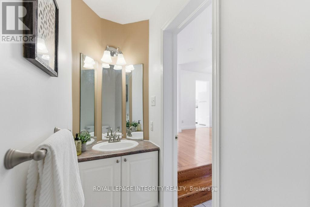 32 Central Park Drive, Ottawa, Ontario  K2C 4A3 - Photo 6 - X12749002