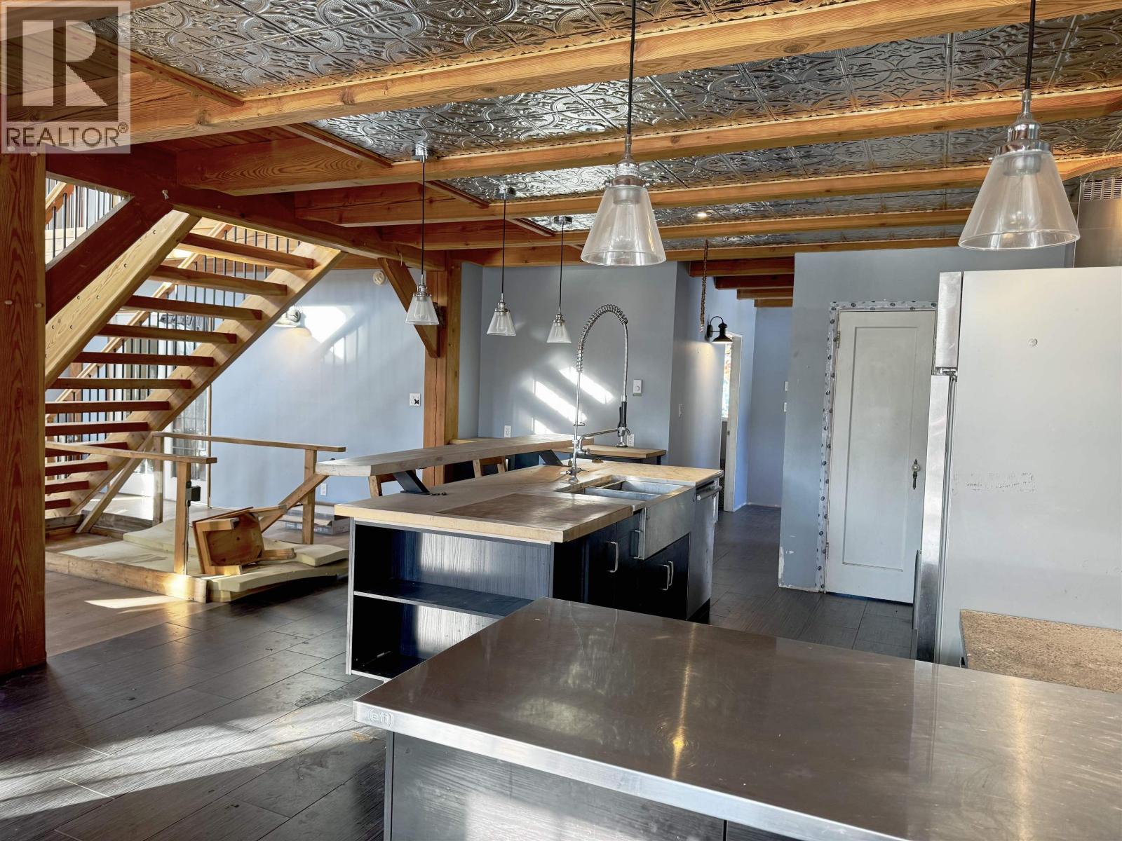 6995 Colgan Road, 100 Mile House, British Columbia  V0K 1X1 - Photo 11 - R3085239