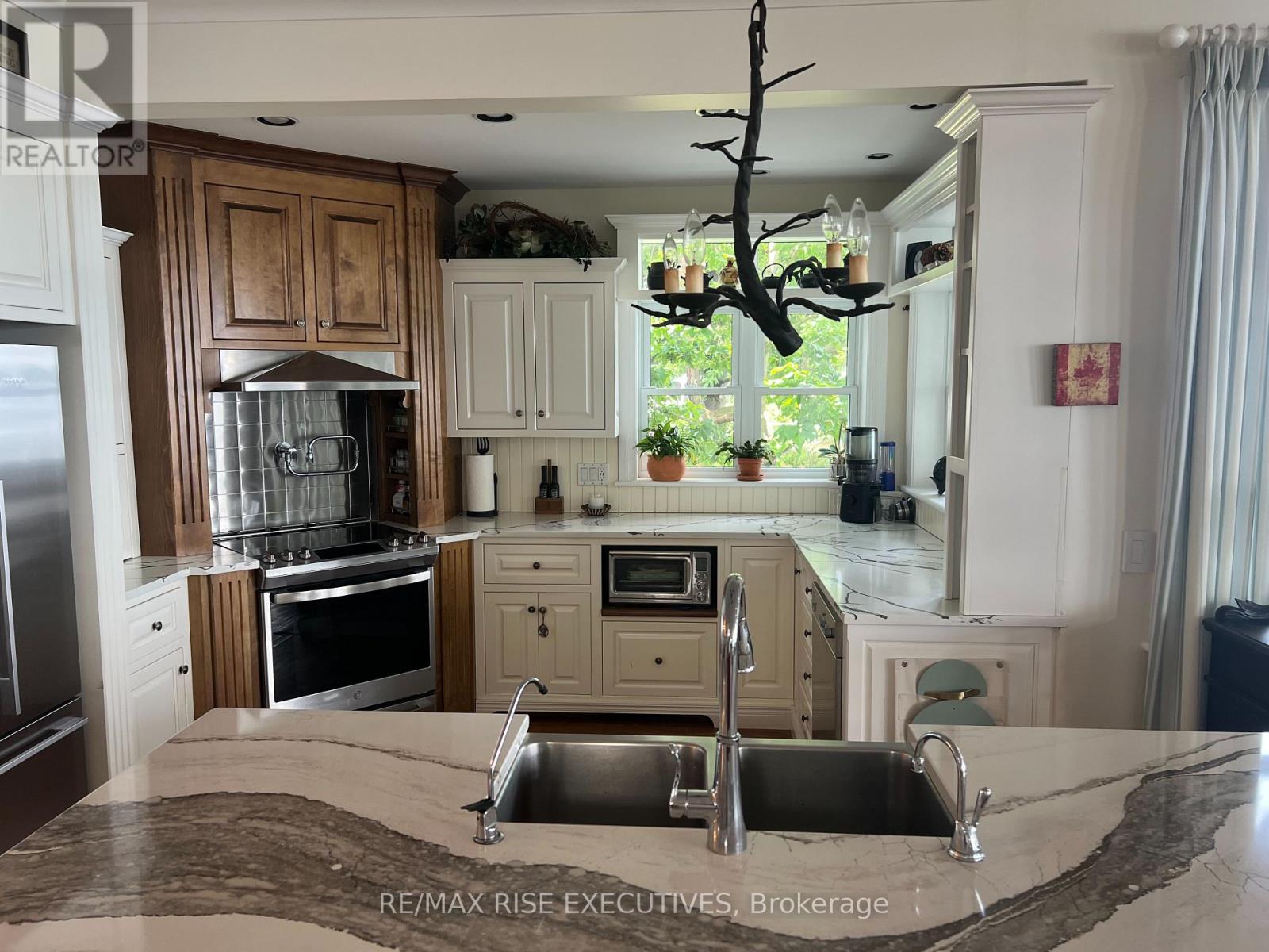 105 Fraser Lane, Elizabethtown-Kitley, Ontario  K6V 7E2 - Photo 6 - X12276546